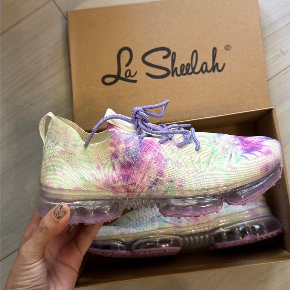 La Sheelah 💜 Bubble sneaker Purple Tie Dye 7.5 (fits like 8)